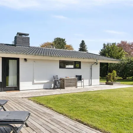 Gunnil - 1km From The Sea By Interhome *